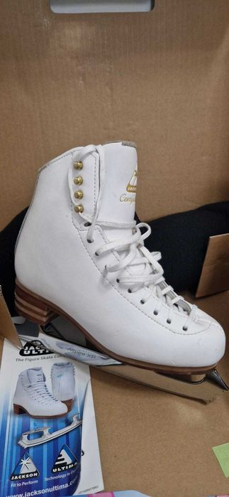 Patine artistice Jackson Competitor –mărimea 31½ C (echivalent aprox. EU 33–34) model de nivel intermediar-avansat.