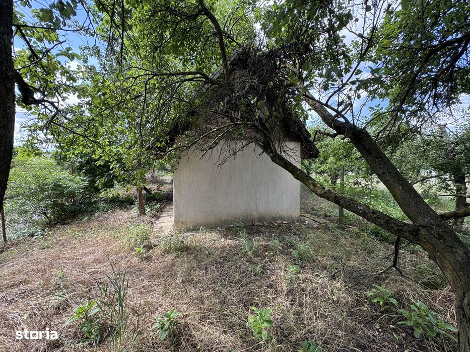 Teren intravilan / gradina cu cabanuta , zona Bercu Rosu