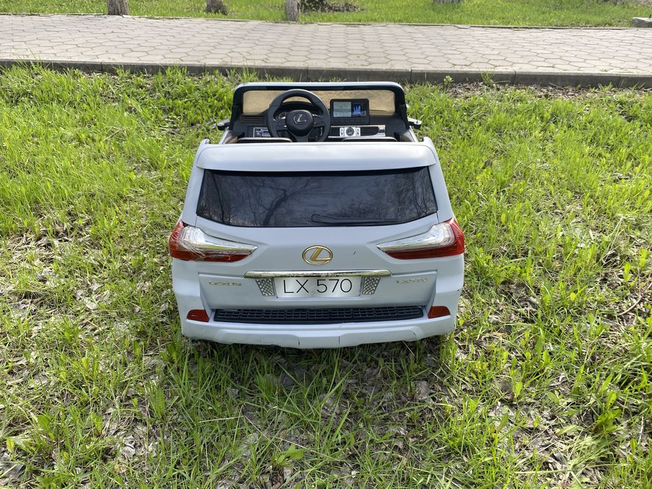 Продаю детскую машинку