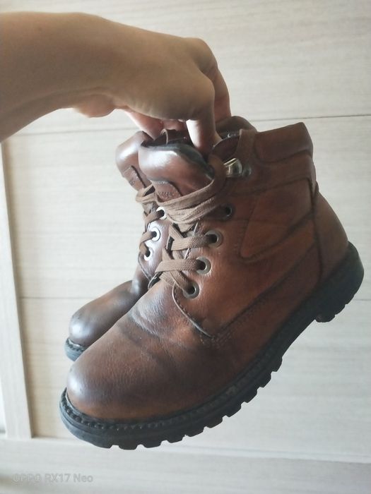 Продам детские ботинки