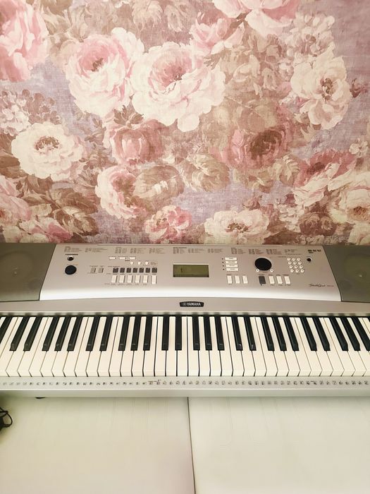 Синтезатор Yamaha DGX 220