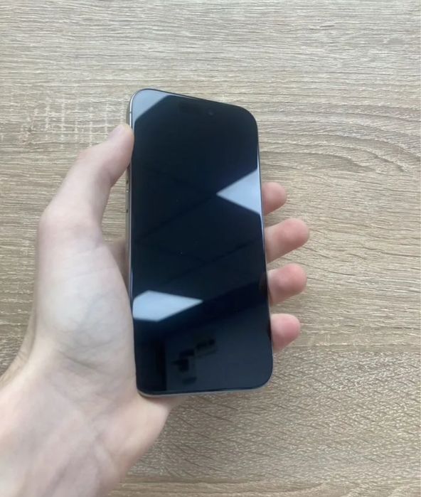 iPhone 15 Pro в хорошем состояний