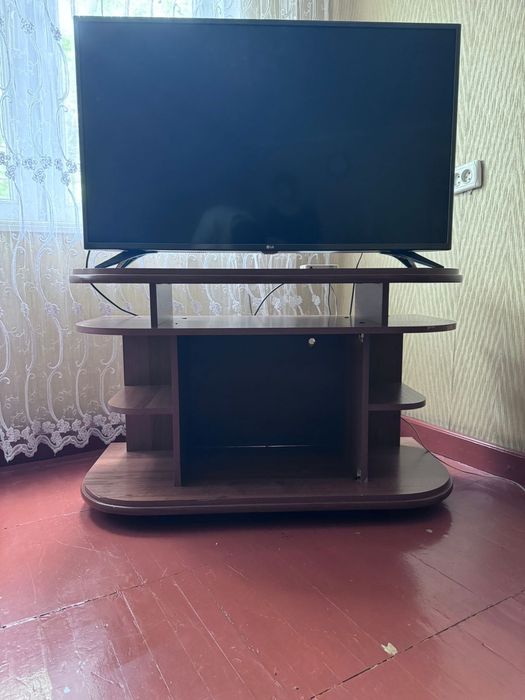 Столик для телевизора