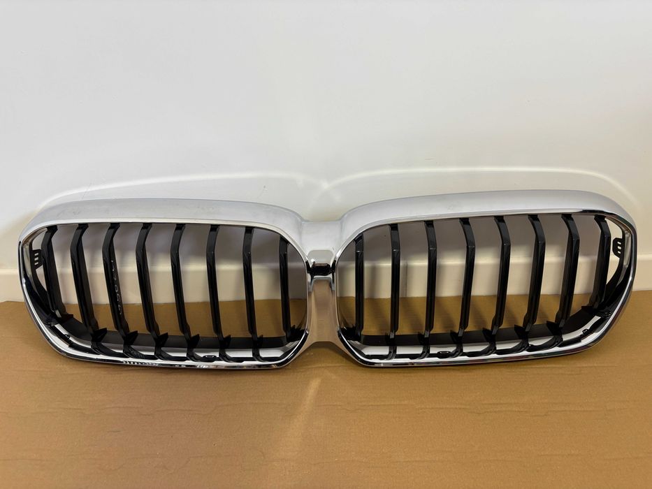 Grila radiator Bmw seria 5 G30 / G31 / G38 LCI dupa 2020 originala