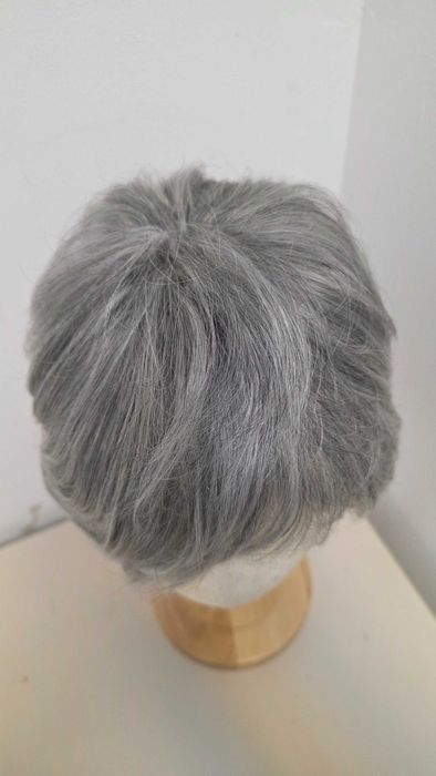 Perucă Haircube scurtă pixie gri argintiu – nouă cu etichetă