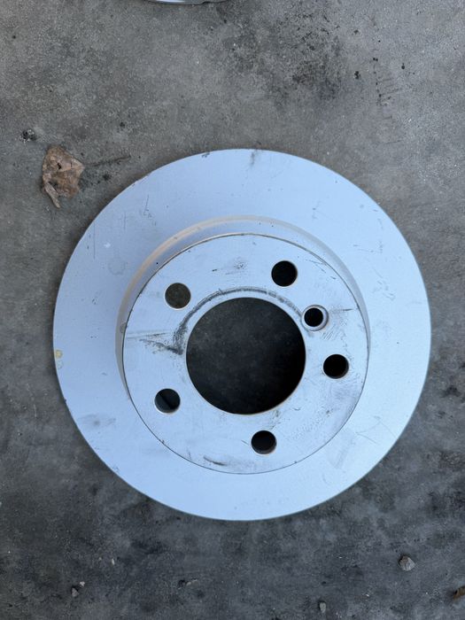 Чисто нови дискове BMW