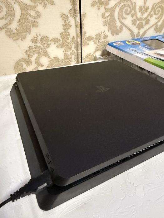 Playstation 4 slim