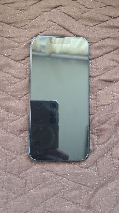 Телефон IPhone 13