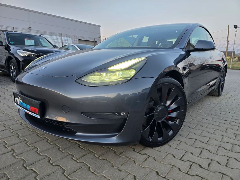 Tesla Model 3 Primul proprietar