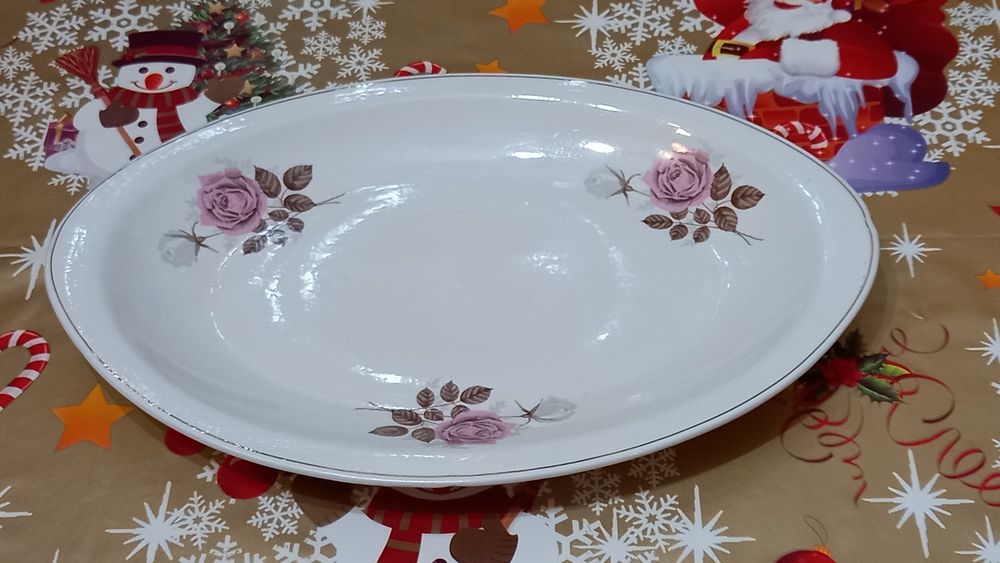 Vand 2 platouri ovale mari din porțelan fin romanesc
