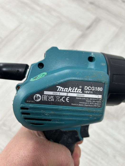 Makita DCG 180 pistol de silicon