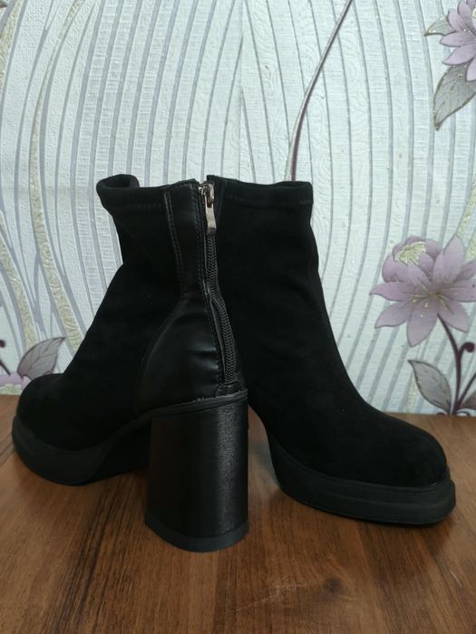 Продаются сапоги НОВЫЕ женские