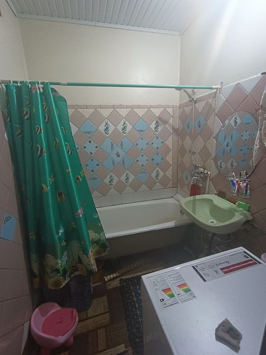 Продается своя  3 комнатная квартира срочна! Сергели 7 конечка