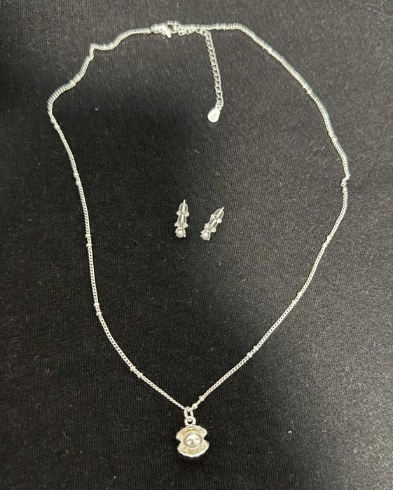 Нов сребърен комплект колие и обеци с перли