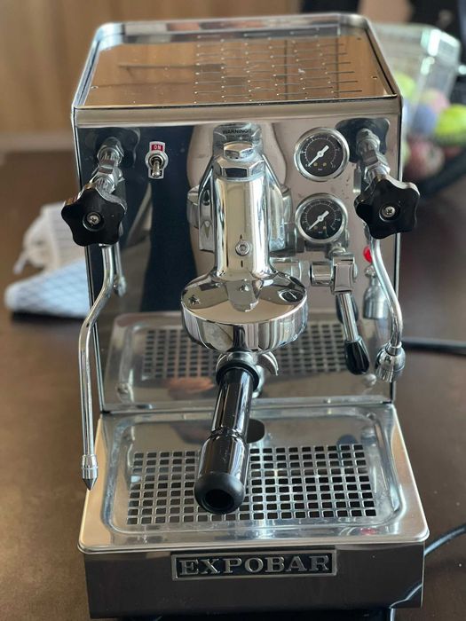 De vanzare pachet Espressor Expobar Office + Rasnita Macap M5D