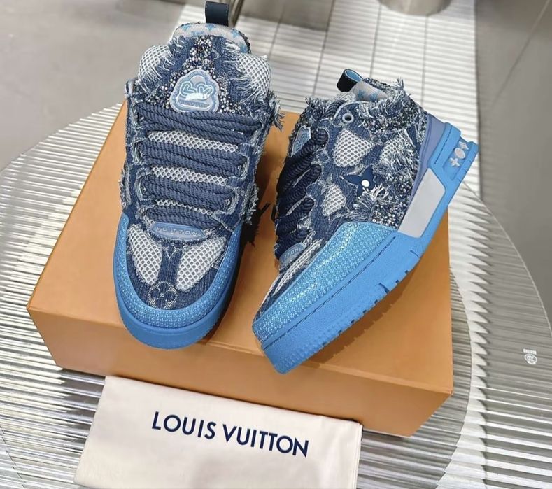 Vand lv skate pe albastru deschis