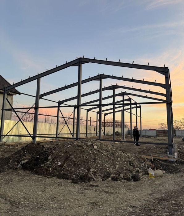 Vand hale metalice avem pe stoc asiguram transport si montaj rog serio