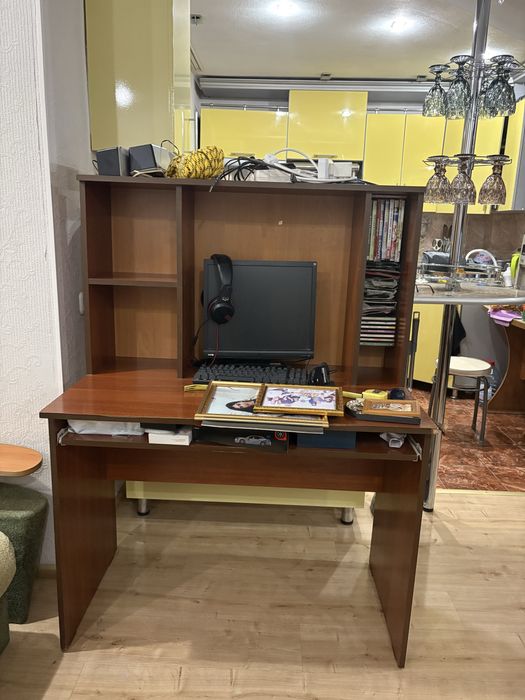 Продам компьютерный стол