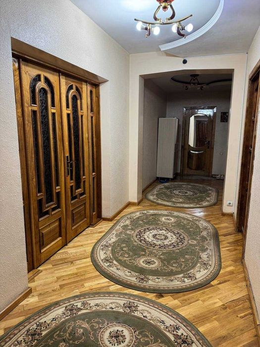 Продается  4 комнатная квартира на первой линии