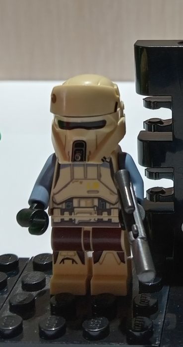 Продажа LEGO фигурки