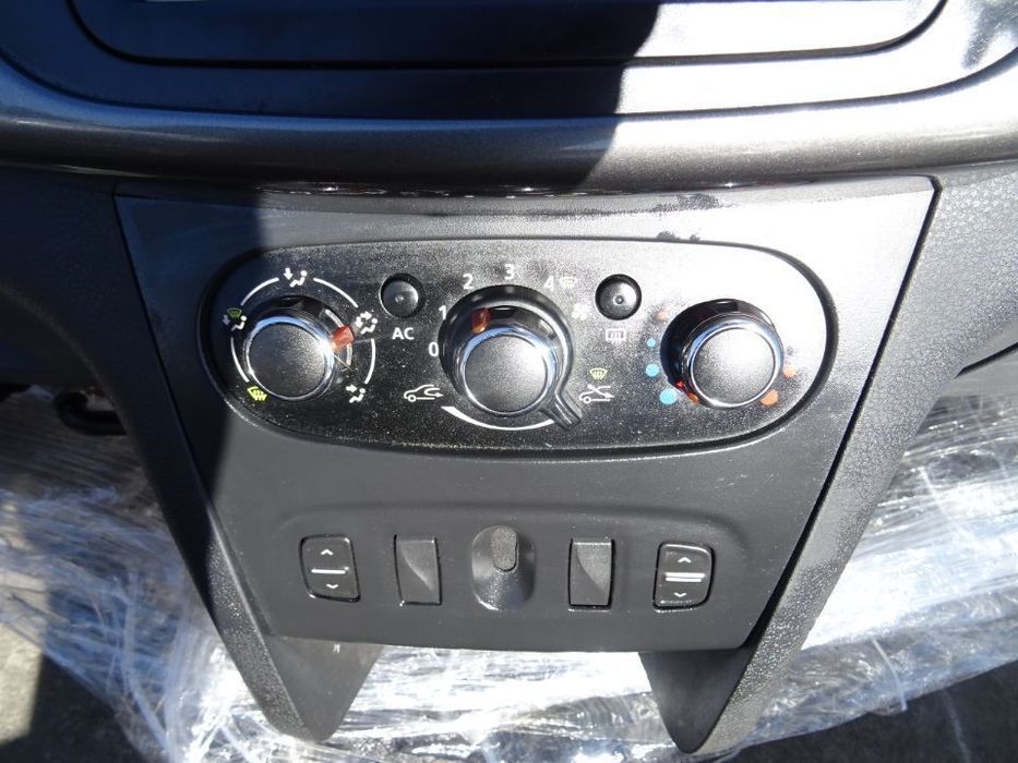 Panou comanda AC clima Dacia Logan 2 din 2014