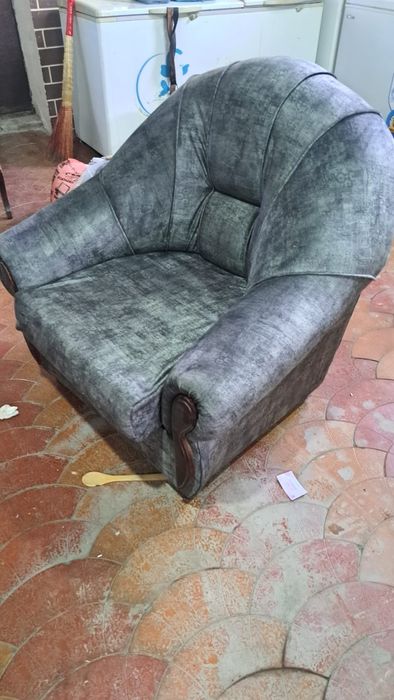 Срочно продам диван