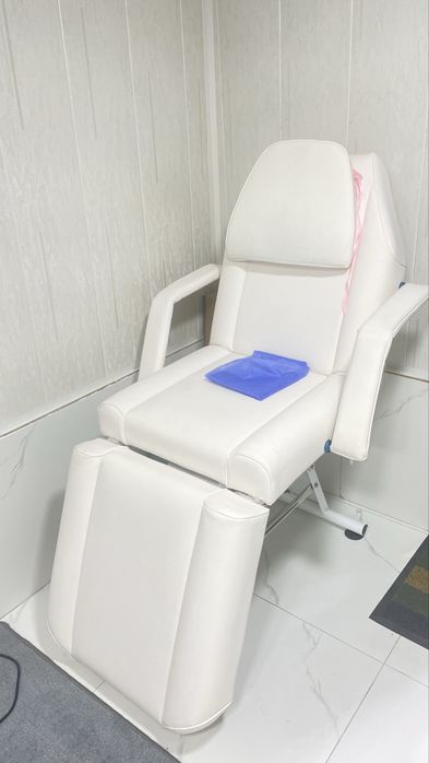 Кушетка для педикюра и лейшмейкера
