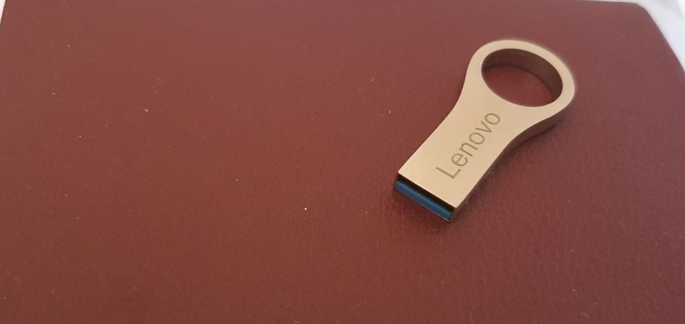 Fleshka sotiladi 2 tb