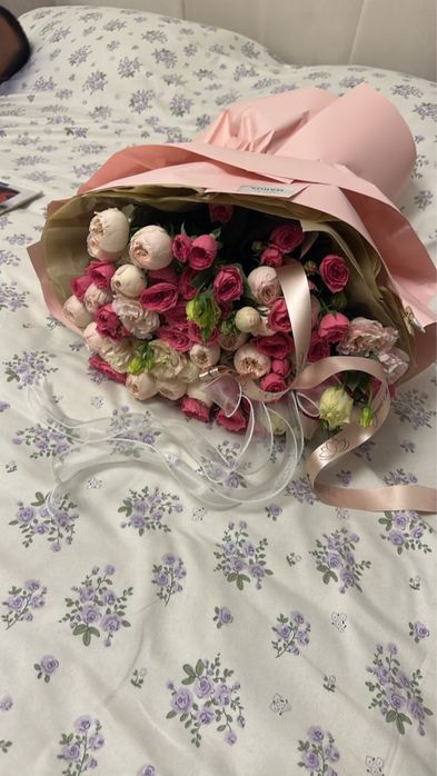 Цветы свежие.