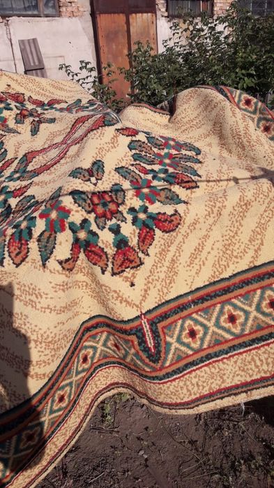 Продам ковры 2 шт