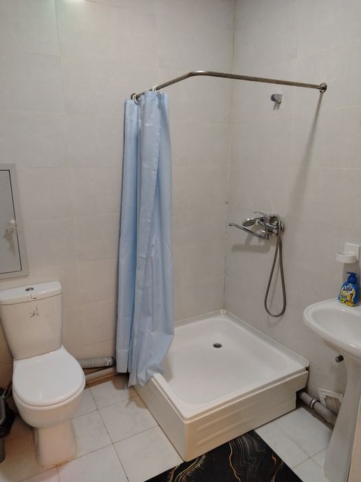 Srochno 2 xonali uy sotiladi, 2-etajda joylashgan.