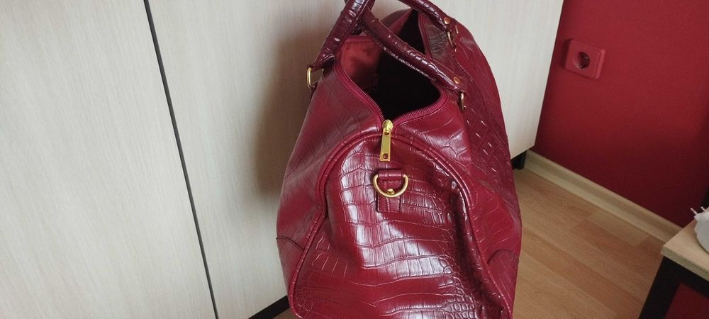 продавам дамски чанти, сак, раница