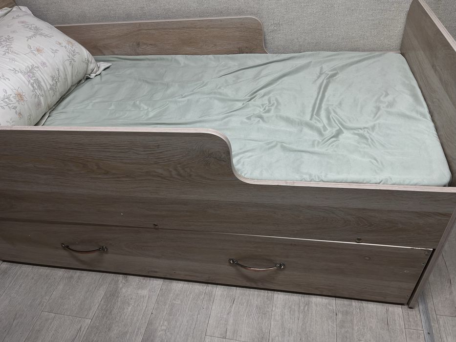 Срочно продаи детскую кровать