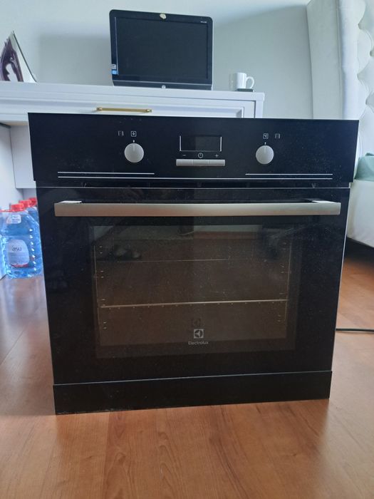 Духовка Electrolux