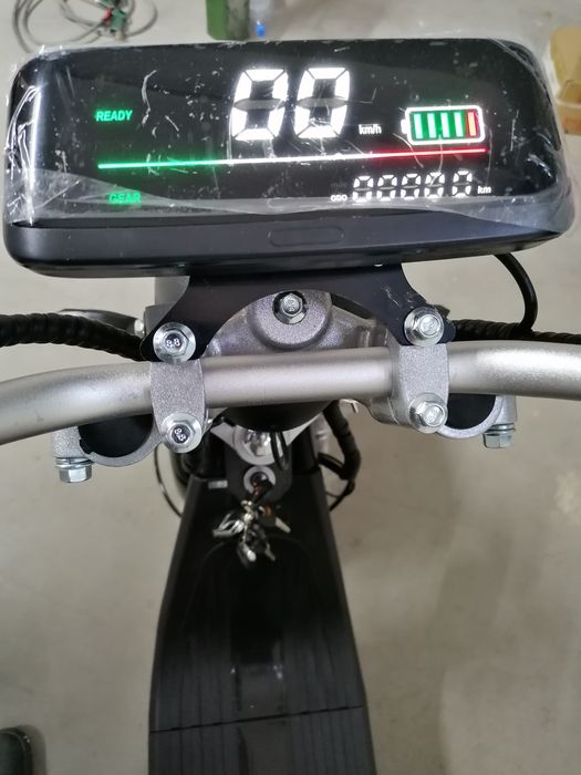 Scuter electric nou triciclu