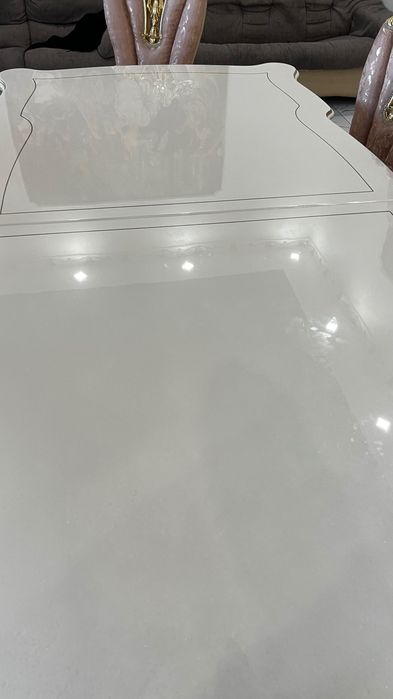 Продам гостиный стол со стульями