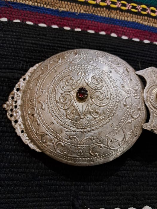 Големи сребърни  пафти