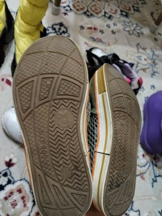 Продам детскую обувь