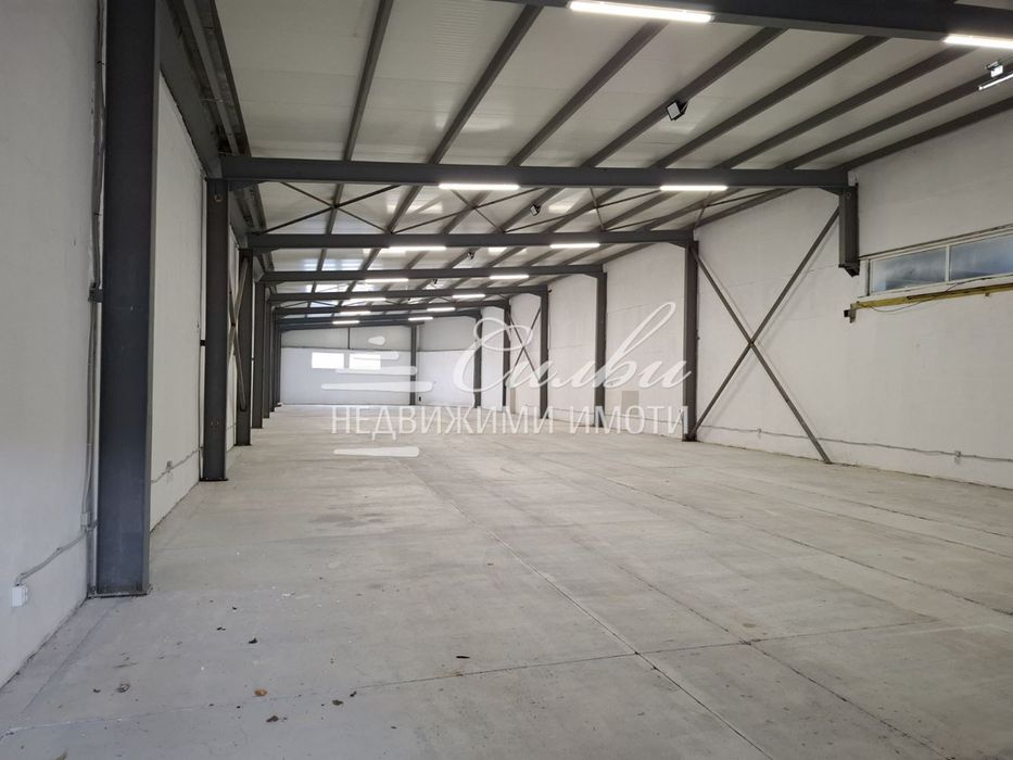 Дава се под наем Промишлена сграда в Шумен, Добруджански - 600 кв.м за 1836 € - Снимка #1