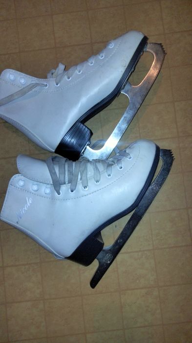 Продам коньки коньки