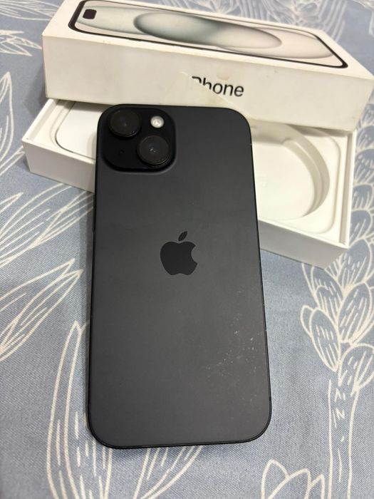Vând Iphone 15 Black ,256 GB, folosit aproape 2 ani cu folie si husa
