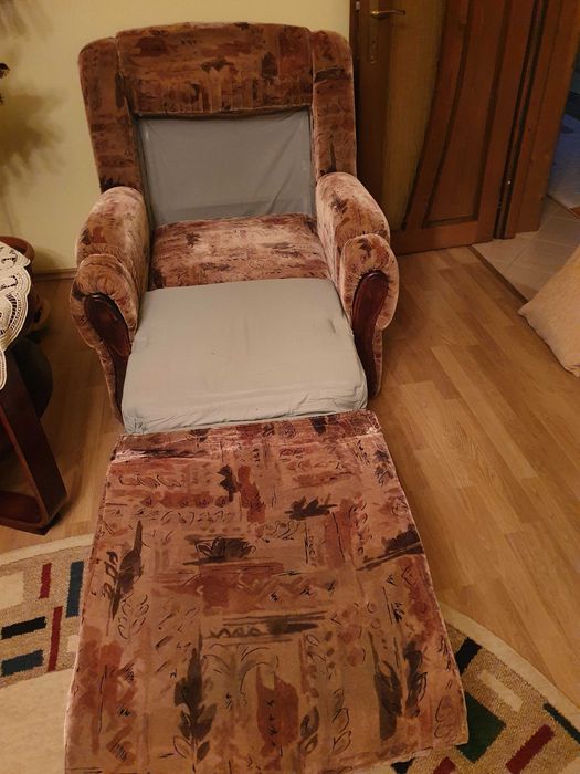 Vand doua fotolii extensibile in stare perfecta