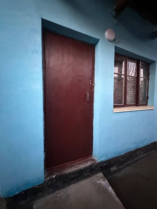 Uy sotiladi. buxoro viloyoti kogon shaharida joylashgan.