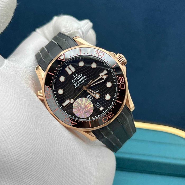 omega seamaster diver 300m черно/златисто