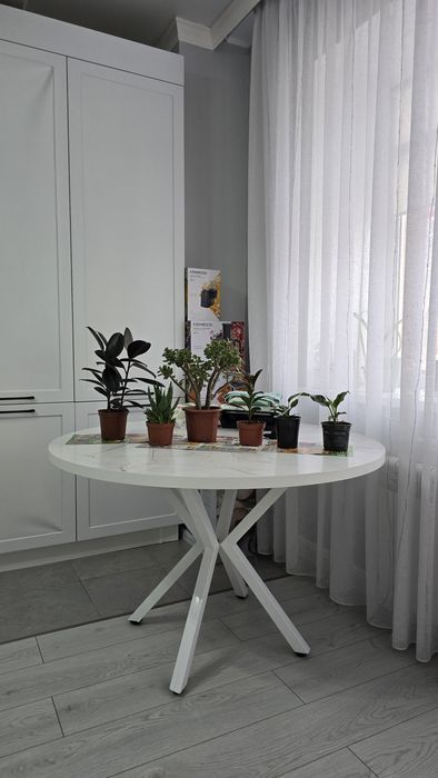 Стол круглый, обеденный