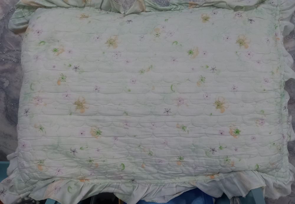 4 подушки по 25 000   с наволочками. За все 100 тысяч.