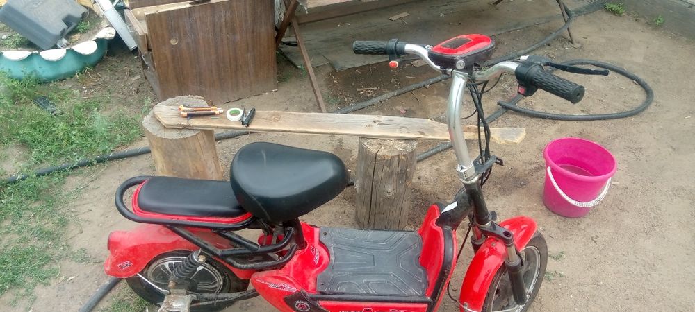 Электроскутер(красный)