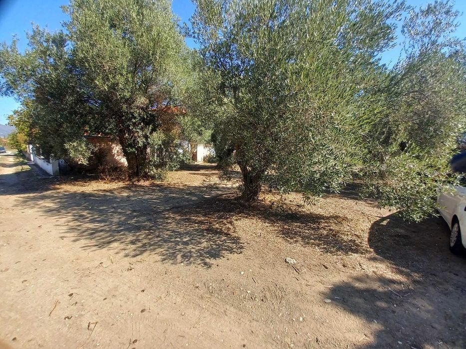 Продава се парцел 461 м2 на 2 улици в регулация в Неа Врасна, Гърция