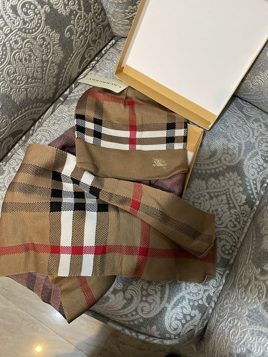 Set Burberry,caciula si fular .
