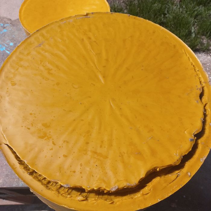 Продам воск пчелинный